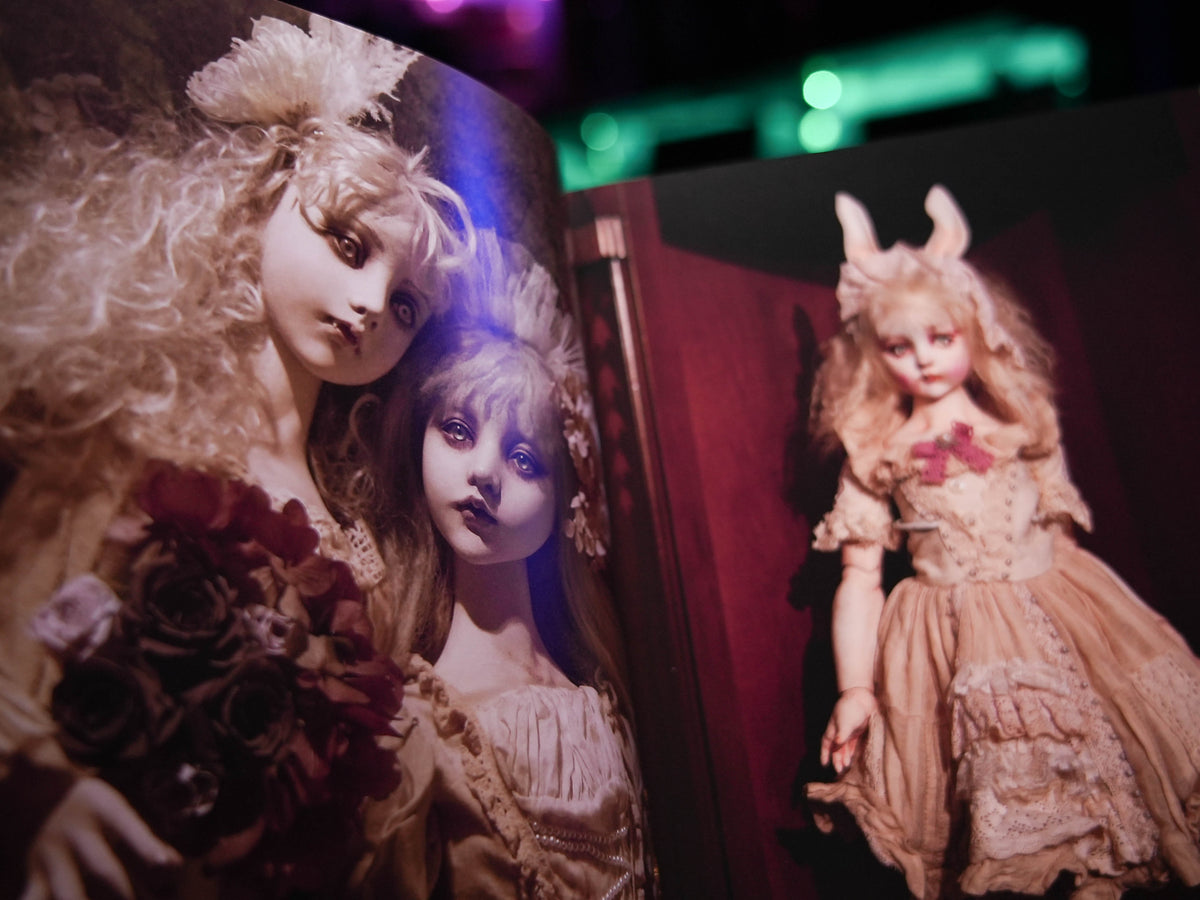 Mari Shimizu "Wonderland" SIGNED