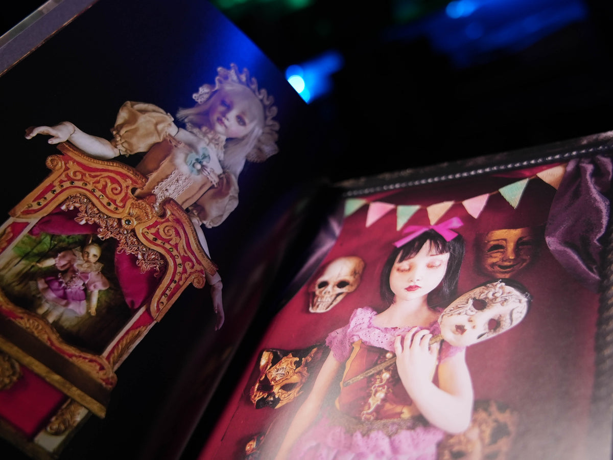 Mari Shimizu "Wonderland" SIGNED