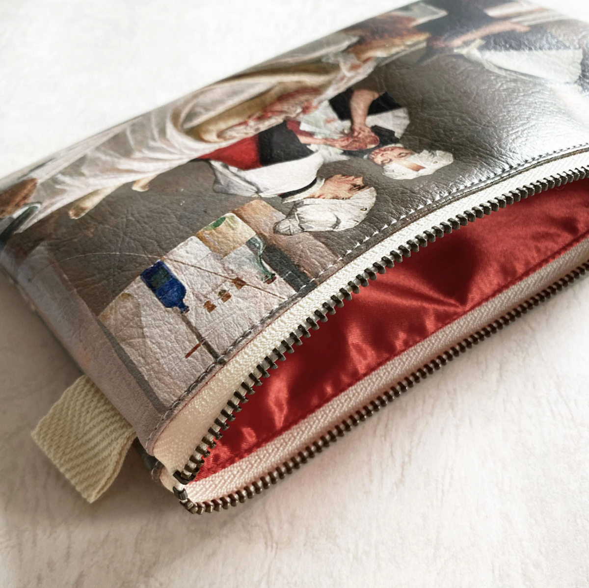 Eimi Suzuki Pouch "Three Girls in the Morgue"